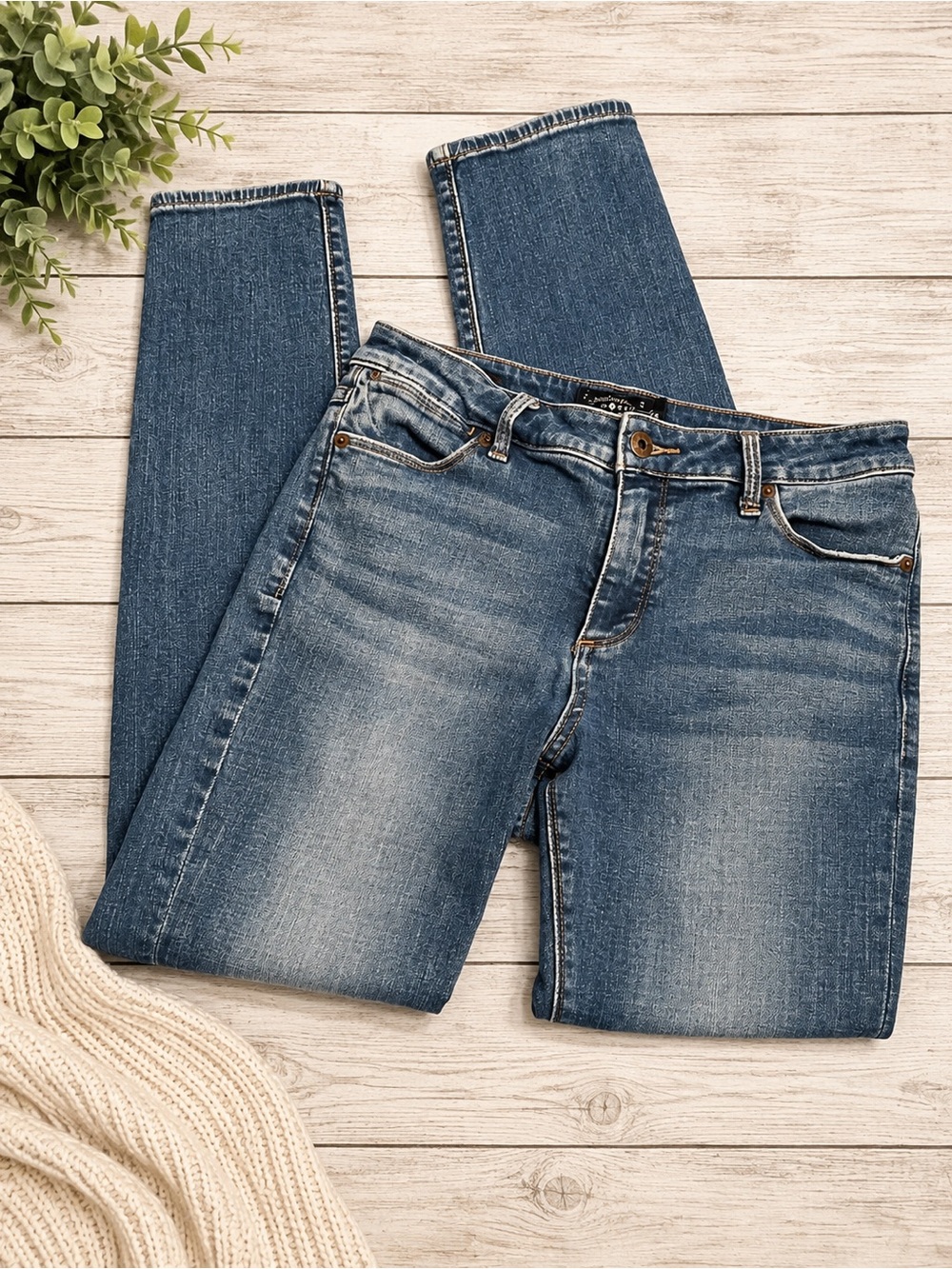 Lucky Brand Skinny Jeans in Faded Blue Wash